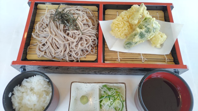 ざるそばととり天セット